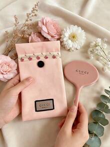 粉色 Gucci 風格防靜電梳子附帆布收納袋，寬齒輕量梳子適用於所有髮質，便攜旅行 Logo 梳子，生日週年禮物首選 - 藕粉色 - 查看 5