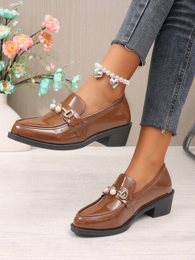 Sapatos Mary Jane de Couro Envernizado com Sola Grossa Estilo