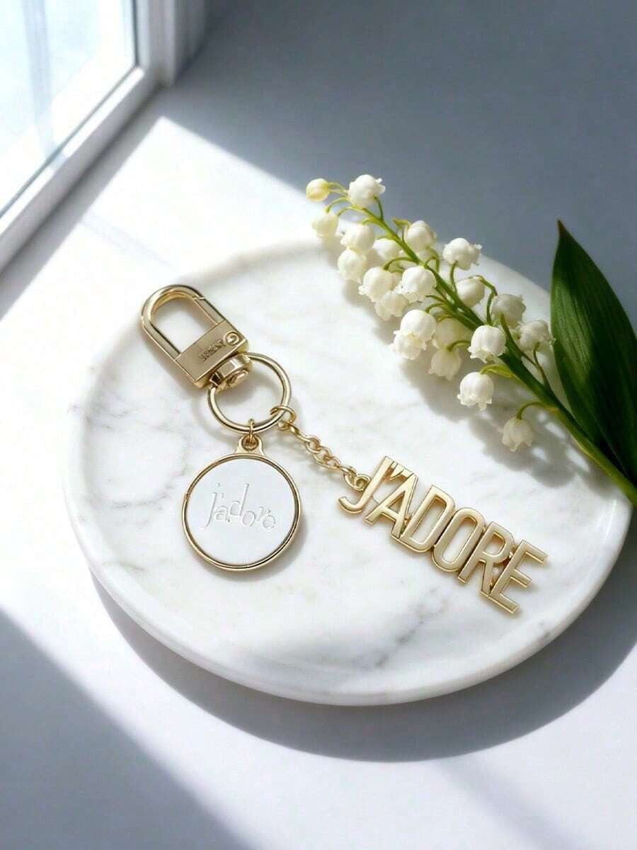 Dior Light Luxury Gold J'ADORE Letter Round Pendant Keychain Diffuser, Bag Charm Car Key Accessory, Commute Travel Personal Decoration, Birthday Valentine's Day Best Friend Exquisite Niche Gift Pendant - Kaneko - View 1
