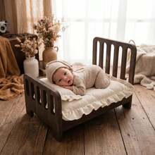 1 Set gestreifte weiße & kaffeefarbene Holz-Fotografie-Requisiten für Neugeborene mit passender Matratze, Vintage-Stil Baby-Holzbett-Requisite ➕ passende Matratze, geeignet für Neugeborenen-Fotoshootings, Porträtfotografie und als Bekleidungsfotografie-Accessoire - Verschiedenfarbig - Übersicht 2