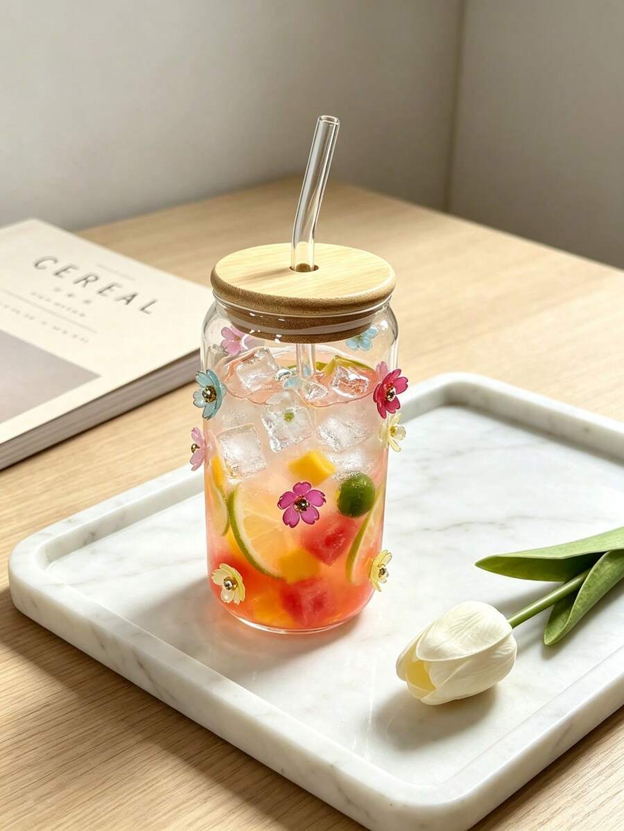 Niedlicher Glasbecher mit Blumenmuster, Bambusdeckel & Glasstrohhalm, klarer becherförmiger Eiskaffeebecher für Saft, Cocktail, Getränke und täglichen Gebrauch - Verschiedenfarbig - Übersicht 1