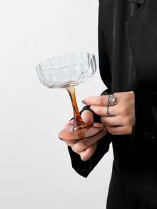 1/2 Stücke Bernstein-Stielglas, Blumen-Kelch Sektglas Rotwein-Glas Eis-Dessert-Becher, geeignet für Zuhause oder Café, für den täglichen Gebrauch oder Familienfeiern, passend für verschiedene Feste als Geschenk, Valentinstag, Ramadan, Ostern, Weihnachten - Stielglas mit Hibiskusblüte – bernsteinfarbener Henkel - Übersicht 1