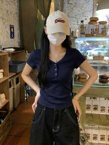 美式風格 V 領標準肩短袖 T 恤，修身簡約百搭顯身材女款休閒夏季上衣 - 藏蓝色 - 查看 5