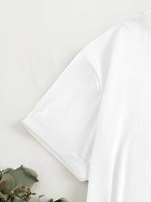 Mariposas Coloridas sobre una Rama con Hojas y Flores. Camiseta de algodón puro, suave y cómoda, transpirable y absorbente, estampado digital, unisex. - Blanco - Ver 5