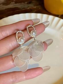 1 Pair French Gentle Shell Round Tassel Faux Pearl Drop Earrings For Women, Perfect For Beach Vacation, Exquisite Niche Design, Fashion Jewelry For Daily Wear, Banquet, Party, Holiday - White - View 3