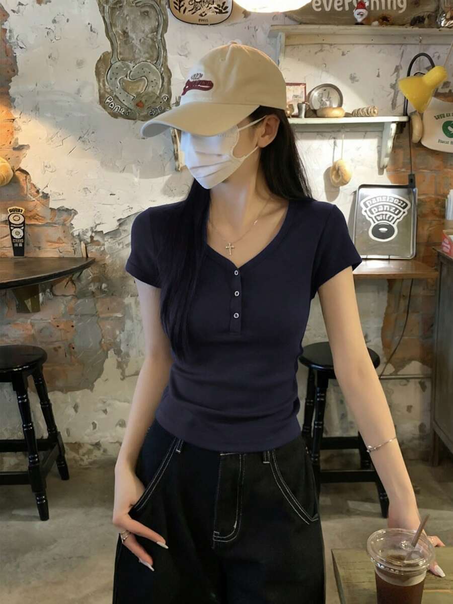 美式風格 V 領標準肩短袖 T 恤,修身簡約百搭顯身材女款休閒夏季上衣 - 藏蓝色 - 查看 1