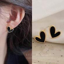 1 Pair Heart-Shaped Earrings - Subtle Retro Design With A Touch Of Minimalism, Exuding Sophisticated Elegance - Black - View 1