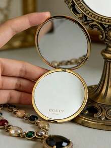 Gucci مشط مضاد للكهرباء الساكنة بأسلوب غوتشي باللون الوردي مع حقيبة تخزين من القماش، مشط خفيف الوزن بأسنان واسعة مناسب لجميع أنواع الشعر، مشط محمول للسفر بشعار، مثالي كهدية عيد ميلاد أو ذكرى سنوية - غوتشي - المرآة الذهبية - 3 - مشاهدة 5