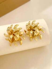 1 Pair Carved Floral Stainless Steel Gold Stud Earrings | Lightweight Floral Earrings Elegant Gold Flower Studs | 2D 3D Petal Banquet Jewelry Wedding Party & Daily Wear - Gold - View 2