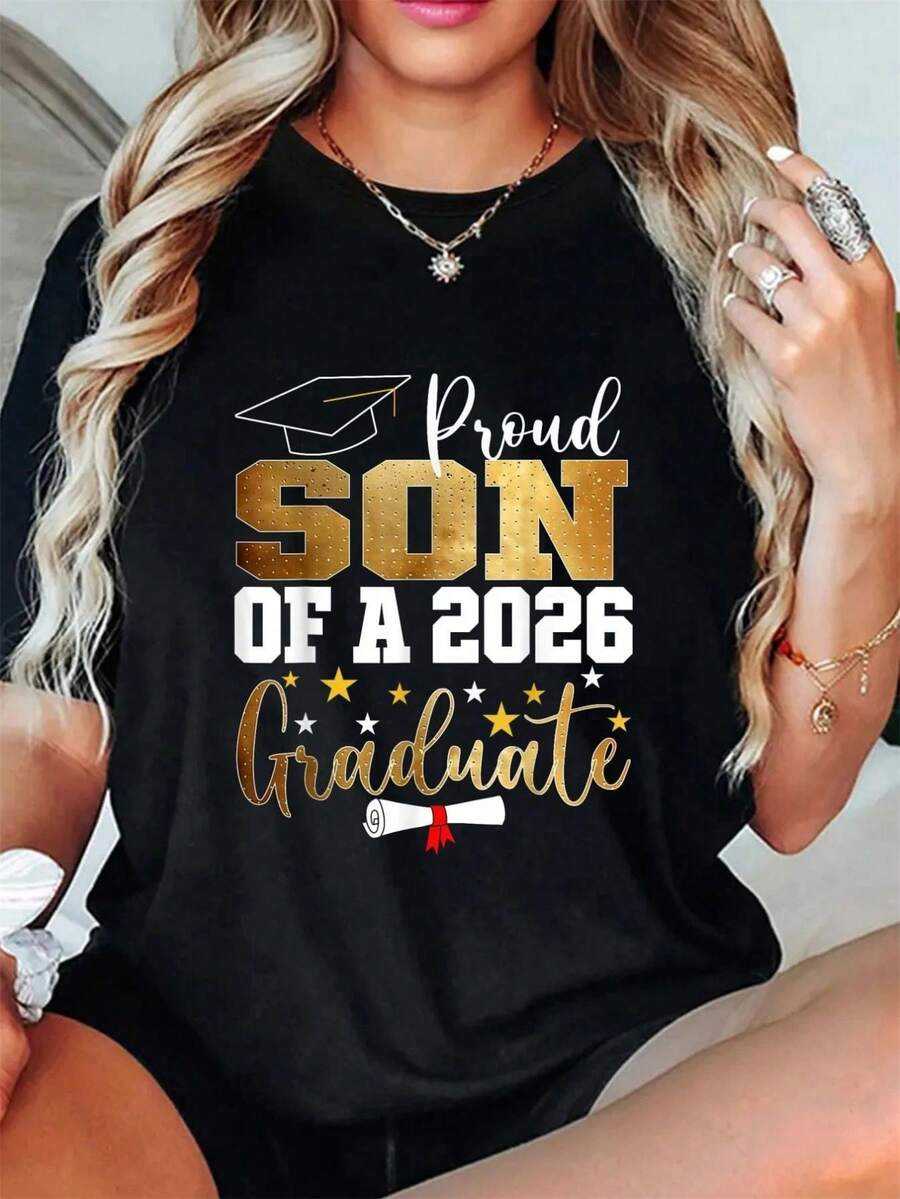 Graduation Season Proud Son Of A 2026 Graduate Son's 2026 Graduation T-Shirt Summer Top, Short Sleeve Crew Neck Casual Top For Summer And... - 黑色 - 查看 1