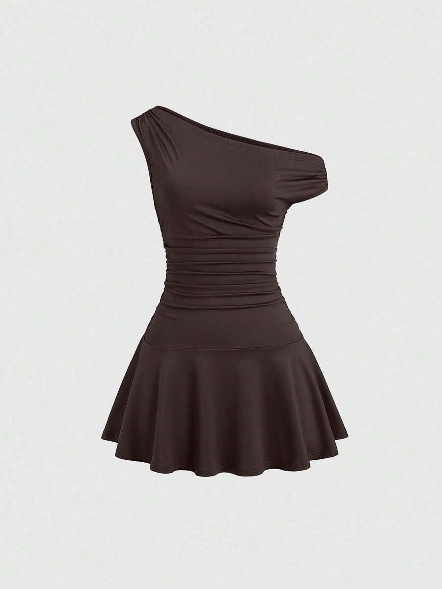 Vestido corto elegante de unicolor con cuello asimétrico para ir a trabajar - Cafetería - Ver 1