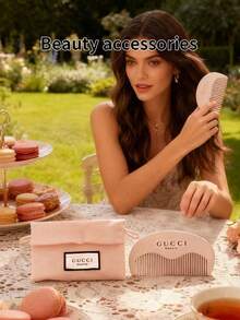 粉色 Gucci Beauty 風格防靜電梳子附帆布收納袋，寬齒輕量梳子適用於所有髮質，便攜式旅行梳子附 Logo，生日與週年禮物首選 - 西瓜粉 - 查看 2
