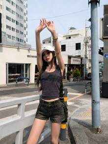 YEAE | 美式復古鉚釘裝飾女款低腰牛仔短褲，高彈力休閒夏季款 - 深灰色 - 查看 3