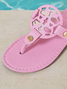 2026 Nuevas sandalias tipo flip-flop planas con diseño hueco para mujer talla grande - Casual versátil - Nueva llegada de verano - Cómodo casual - Uso diario - Vacaciones en la playa - Diseño hueco - Estilo de punta abierta - Zapatos planos - Caqui - Tacón bajo - Estilo casual - Desplazamiento al trabajo - Celebración de fiesta - Verano - Beige, Negro, Blanco, Rojo, Dorado, Plateado, Marrón, Material sintético - Rosa - Ver 6