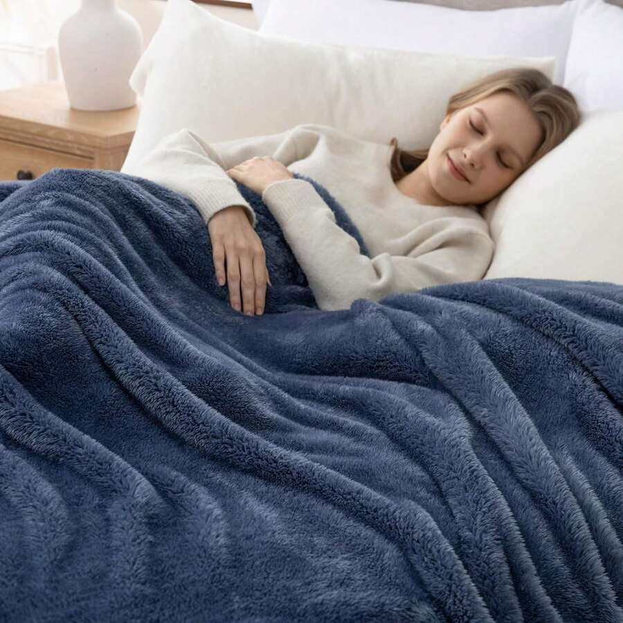 Indigo Solid Fluffy Throw Blanket Soft Double Plush Cozy Small Size Blanket For Sofa Bed Home Wonderful Birthday Gift! - 靛藍色 - 查看 1