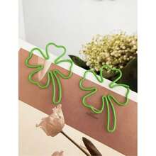 10/30 piezas Nuevos y creativos marcapáginas de metal verde con forma de trébol de cuatro hojas, clips de papel novedosos, lindos y de la suerte para estudiantes - A - Ver 1
