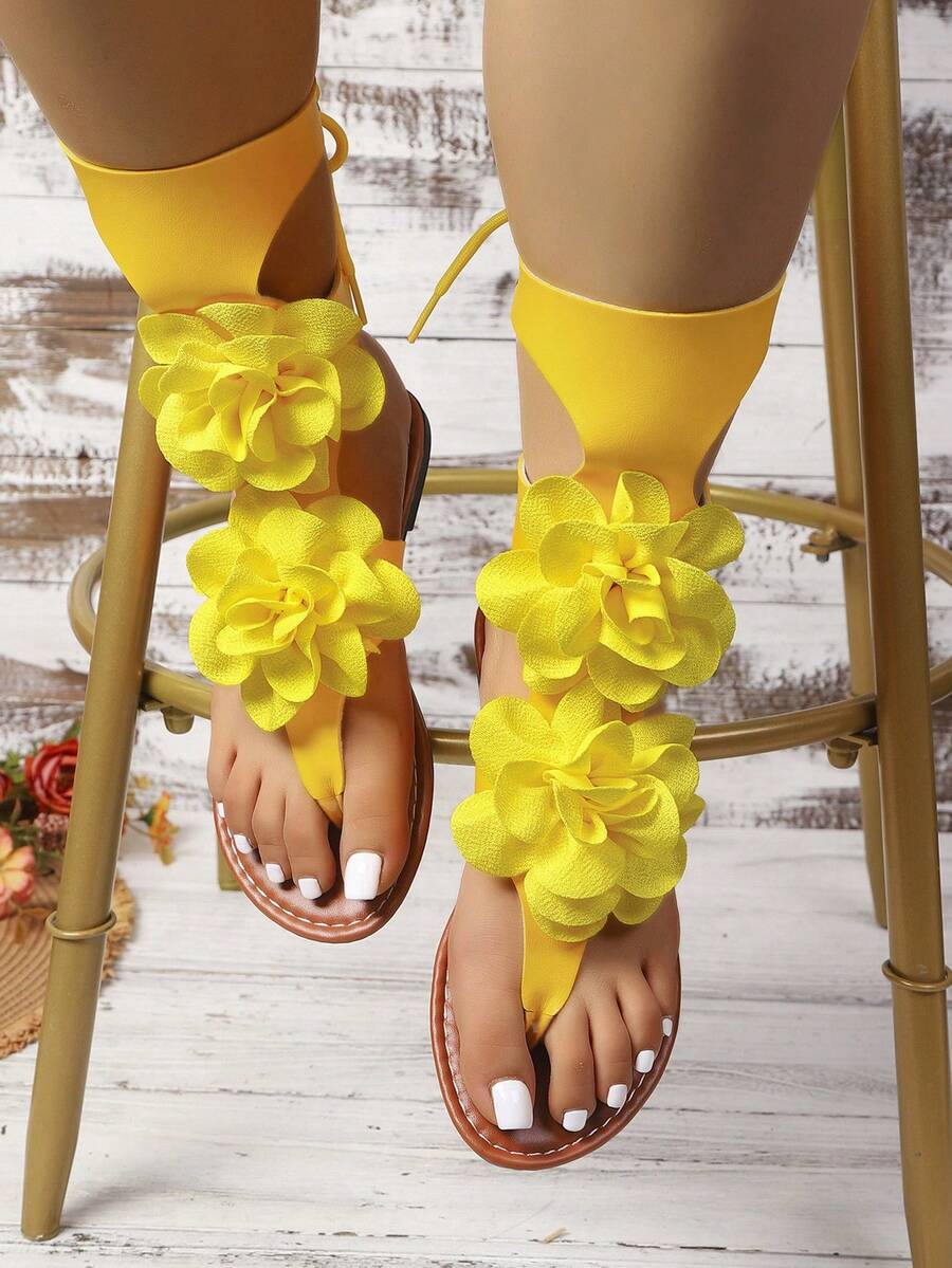Women's Spring/Summer New Square Buckle Decor Fashion Flat Sandals Beach Elegant
