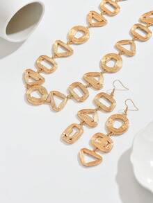 2pcs/Set Women's European And American Minimalist Style Gold-Plated Geometric Triangle And Circle Pendant Necklace And Earrings Set, Hollow Design, Suitable For Commuting, Dating, Evening Party, Beach Vacation, Niche Elegant Jewelry - Yellow Gold - View 3