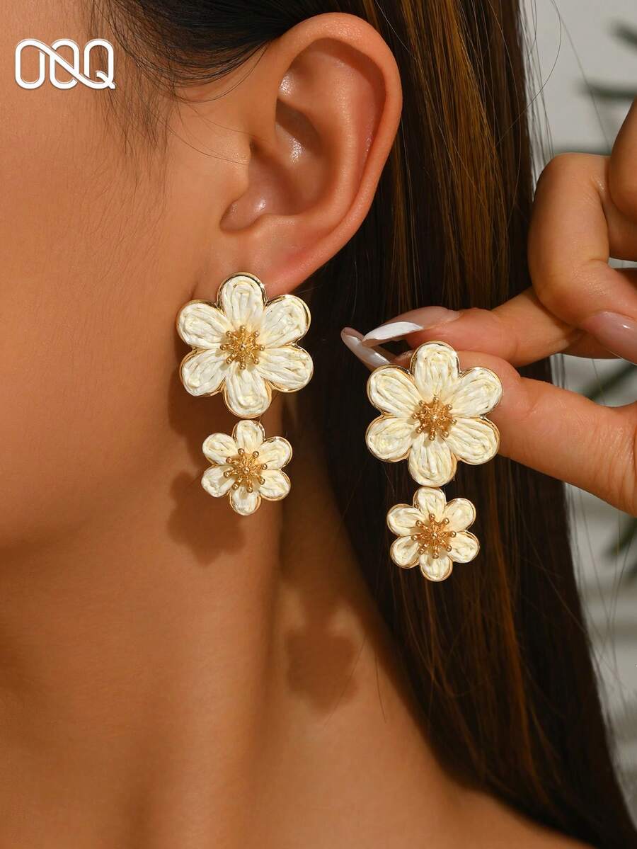 OOQ 1 Pair Summer Vacation Bohemian Style Handmade Woven Rattan Colorful Flower Raffia Earrings, Niche Design Minimalist Premium Ins Style Floral Tassel Earrings Suitable For Women's Daily, Vacation, Party Wear (Handmade Woven With Random Directional Texture) - White - View 1