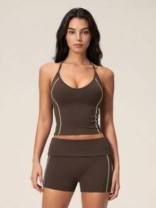 TimeOff Conjunto deportivo de mujer de un solo color con tirantes ajustables, top de tirantes y pantalones cortos de pierna ancha de longitud media - Café integral - Ver 5