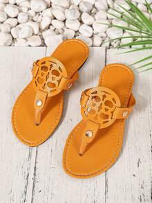 2026 New Women's Plus Size Hollow Design Flat Flip Flop Sandals - Casual Versatile - Summer New - Comfortable Casual - Daily Wear - Beach Vacation - Hollow Design - Open Toe Style - Flat Shoes - Khaki - Low Heel - Casual Style - Work Commute - Party Celebration - Summer - Beige, Black, White, Red, Gold, Silver, Brown, Synthetic Material - Yellow - View 6