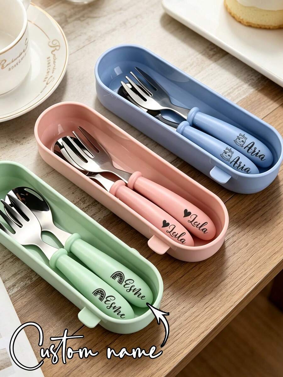Set Peralatan Makan Garpu dan Sendok dengan Nama yang Dipersonalisasi, Peralatan Makan Anak dan Keluarga, Set Peralatan Makan yang Dipersonalisasi Ini Membuat Setiap Santapan Menjadi Lebih Istimewa., Hadiah Baby Shower, Hadiah Ulang Tahun