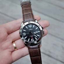 Casio 男士休閒潛水腕錶，金屬錶圈牛皮錶帶 日期功能 50M 防水 辦公室戶外日常配件 MTP-VD01L - 均碼 - View 5
