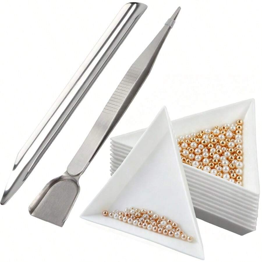 KLONKEE Craft Jewelry Bead & Rhinestone Scoop Set, White Jewelry Scoop Set, 2 Silver Tweezers, Craft Bead Tweezers With Spoon, Triangle Sorting Tray And Silver Handheld Tweezers With Scoop, Rhinestone Tray Set For Pearl & Gemstone Tools, Suitable For Small Bead, Gemstone, Crystal Jewelry Making, Bead Picking Tool Supplies