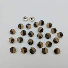 20入/1.3cm 時尚個性化極簡圓形黑金幾何圖案塑膠鈕扣，奢華復古不對稱圖案鈕扣，歐美風高端優雅百搭，適用於手工縫製、DIY衣物、包包、帽子、大衣、毛衣、長褲、襯衫裝飾 - 20pcs/1.3cm金色幾何條紋扣 - 查看 11