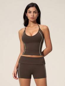 TimeOff Conjunto deportivo de mujer de un solo color con tirantes ajustables, top de tirantes y pantalones cortos de pierna ancha de longitud media - Café integral - Ver 4