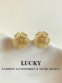 1 Pair Gold Minimalist Versatile Petal Flower Stud Earrings, Suitable For Teenage Girls Daily And Festival Wear - Flowers - View 1