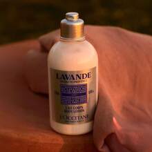L'OCCITANE Lavender Body Lotion Enriched With Relaxing Lavender Essential Oil And Shea Butter. 8.40 Fl Oz Variant 1 - 沒有任何 - 查看 2