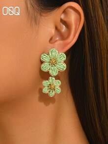 OOQ 1 Pair Summer Vacation Bohemian Style Handmade Woven Rattan Colorful Flower Raffia Earrings, Niche Design Minimalist Premium Ins Style Floral Tassel Earrings Suitable For Women's Daily, Vacation And Party Wear (Handmade Woven With Random Directional Texture) - Green - View 4