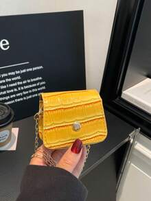 1 pieza Monedero Bandolera Cuadrado Mini de PU unicolor con Decoración de Remaches Metálicos y Relieve de Cocodrilo Retro Amarillo Verano Nuevo para Mujeres - Amarillo - Ver 2