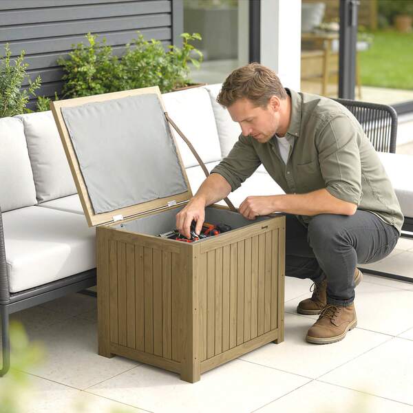 Cutie de depozitare din lemn pentru grădină 130L, cutie de exterior pentru terasă cu căptușeală din poliester, capac cu balamale și curea, 63 X 51 X 58.5 cm, maro