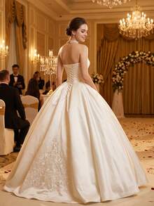 Vestido de novia principal de satén marfil sin tirantes, falda abullonada con aplicaciones de encaje bordadas, vestido de novia estilo palacio vintage blanco otoño - Blanco - Ver 5