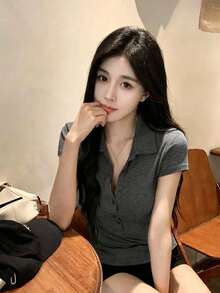 輕量 Polo 領短袖女款收腰內搭上衣，優雅顯瘦休閒夏季上衣 - 深灰色 - 查看 3