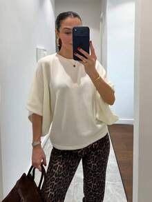 極簡風女款休閒白色針織基本款短袖上衣，舒適中度彈性圓領套頭衫，秋季時尚之選，夏季適用 - 白色 - 查看 3