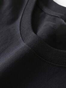 Camiseta de verano para hombre, confeccionada en tejido de punto ligeramente elástico, con diseño estampado y corte regular, perfecta para un look informal. - Negro - Ver 5