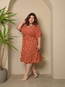 Batwing Dress Plus Size Midi Short Sleeve Duna Fabric Size U/G1 (Fits Sizes 44 To 50) With Front Buttons Elegant Simple Casual Fashion Ruffled Hem Buttons At The Front - 花卉陶土背景 - 查看 3