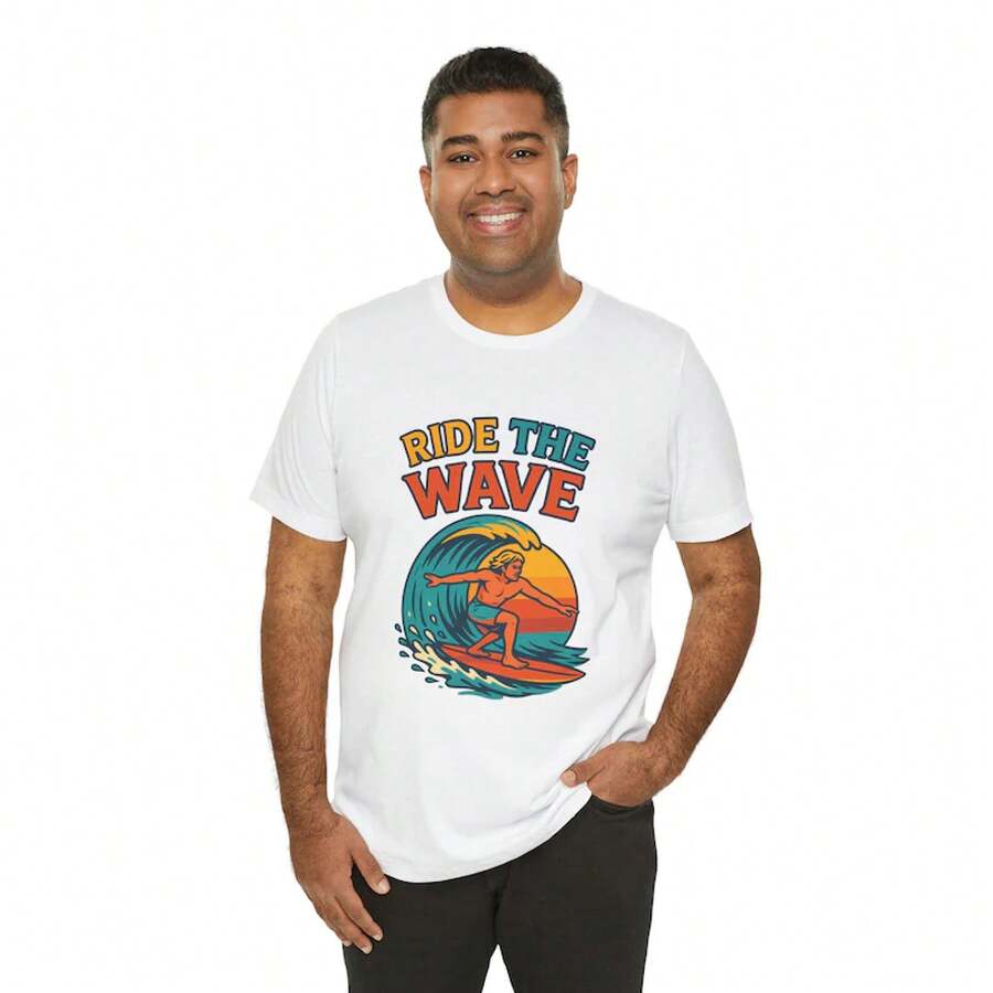 Camiseta Ride The Wave Surf, Camiseta Gráfica Vintage para Surfistas, Camiseta de Regalo para Surfistas - Disponible en 5 Colores - Impresa en EE. UU. - Blanco - Ver 1