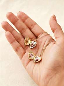 1PC Customized Vintage Carved Heart Photo Box Pendant Necklace, Can Customize Engraved Name, Love Words, Embedded 1-2 Precious Photos Inside, Gold-Plated Luxury Collarbone Chain Style. Niche Heartfelt Commemorative Jewelry, Suitable For Valentine's Day, Birthday, Anniversary Gifts, Exclusive Customized Gifts For Girlfriend, Mother, Best Friend, Private Customized Jewelry To Preserve Precious Memories. - Photo Box Necklace - View 4
