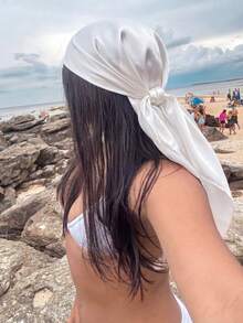 1件女款休閒簡約純色緞面圍巾/方巾，春季新款高端百搭時尚配件絲巾，可用作頸巾、髮帶、髮飾或披肩，適合春夏季海灘度假、街頭時尚造型，提升整體造型的理想選擇，旅行必備，海灘巾 - 白色 - 查看 4