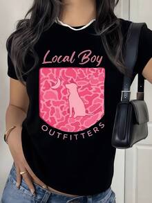 Silueta de perro mirando la luna sobre fondo rosado abstracto simboliza amistad y serenidad camiseta de mujer moderna casual - Negro - Ver 1
