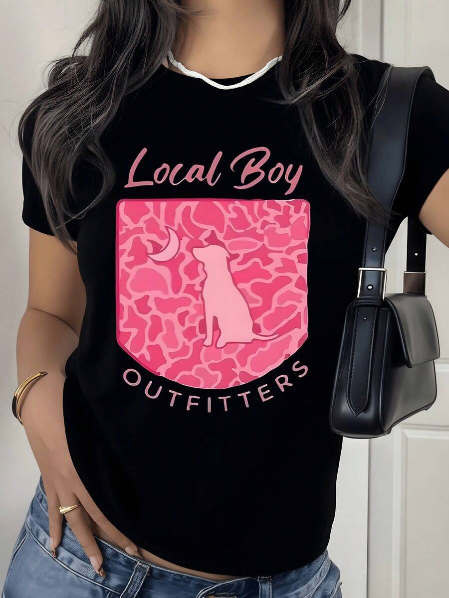 Silueta de perro mirando la luna sobre fondo rosado abstracto simboliza amistad y serenidad camiseta de mujer moderna casual - Negro - Ver 1