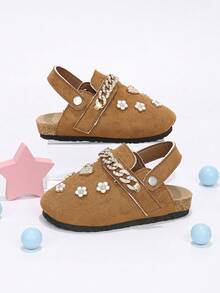 Zapatos mule formales de punta cerrada para niñas, versátiles 2 en 1 en color camello con correa de cadena de strass dorado, decoración 3D de corazón y flor, para usar en todas las estaciones - Camel - Ver 4