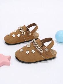 Zapatos mule formales de punta cerrada para niñas, versátiles 2 en 1 en color camello con correa de cadena de strass dorado, decoración 3D de corazón y flor, para usar en todas las estaciones - Camel - Ver 3
