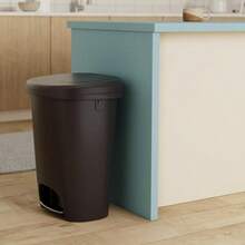 Rubbermaid Classic - Papelera de alta calidad de 13 galones con tapa y pedal de acero inoxidable cubeta de basura para cocina hogar oficina cochera - Negro 10 piezas - Ver 3