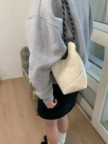小眾設計單肩包 休閒百搭極簡時尚斜背包 新款女包 舒適布料質感 素色亮片設計 磁吸扣開合 光滑長肩帶 大容量 網購水桶包 - 白色 - 查看 5