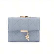 This Elegant Quilted Wallet Is Designed Specifically For Women And Features A Leaf-Shaped Pendant. - 藍色 - 查看 2